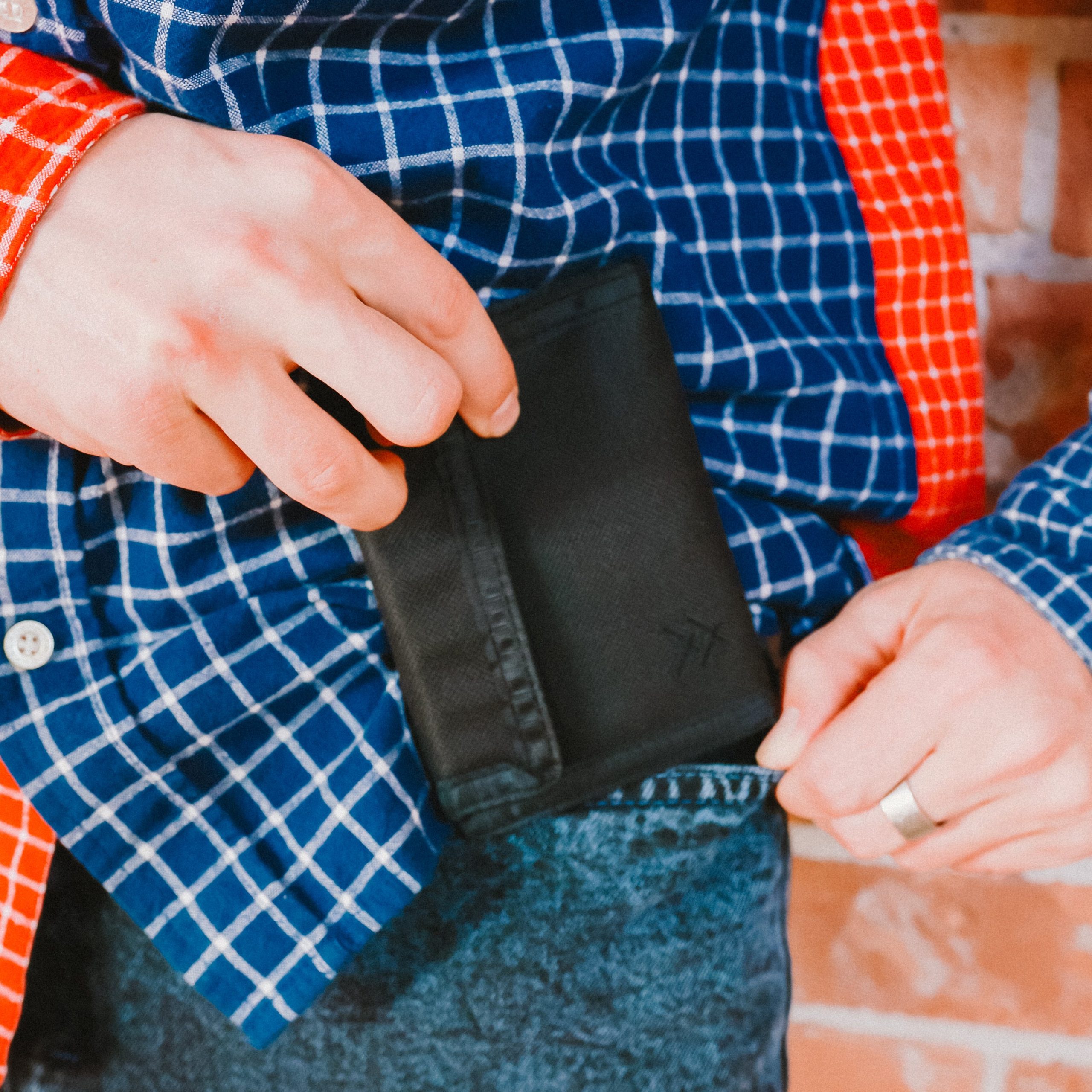 Black - Velcro Bifold Wallet - Image 4