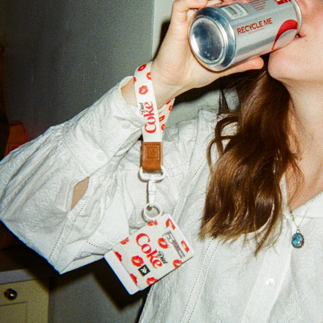 Diet Coke Kiss - Elastic Wallet - Image 3