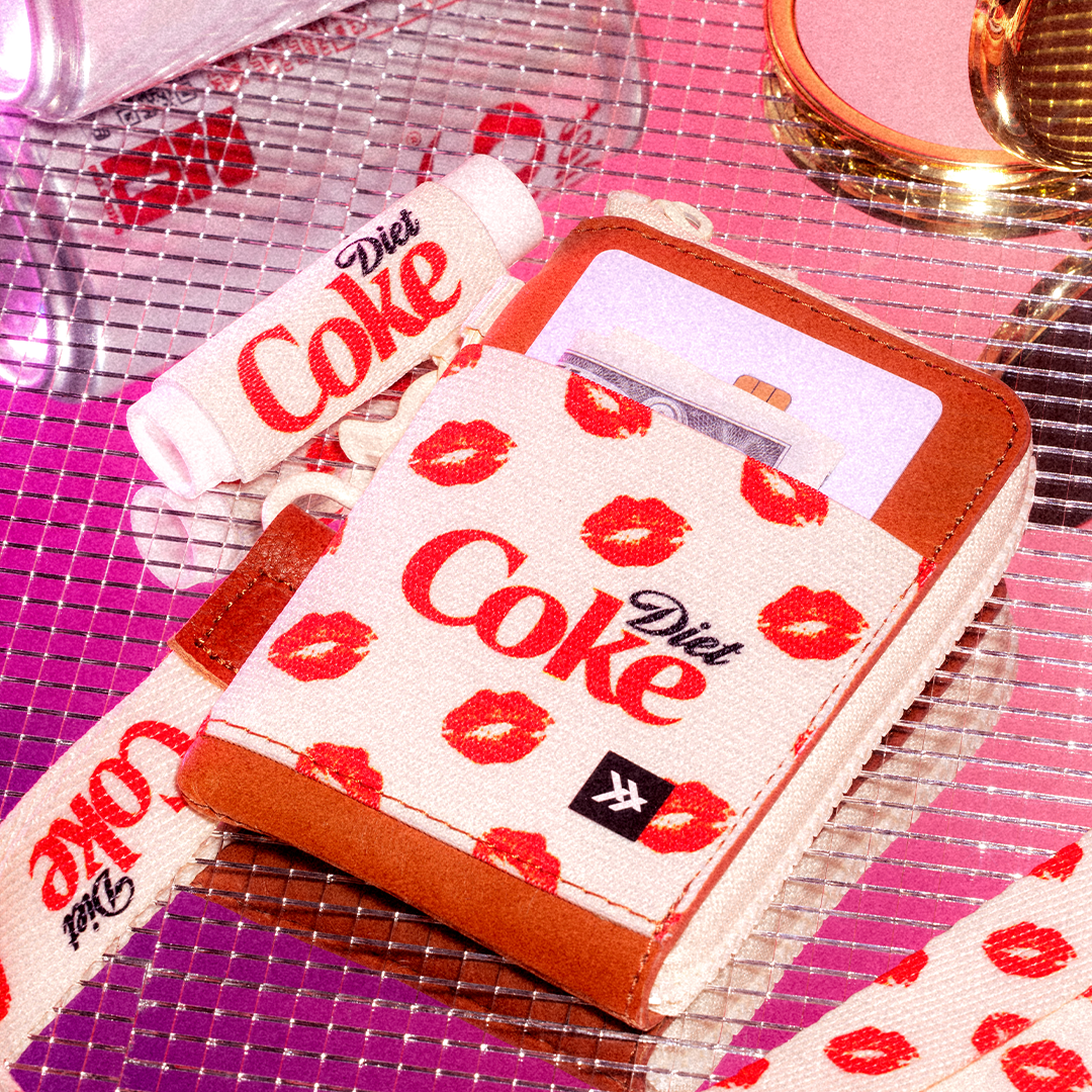 Diet Coke Kiss - Leather Zip Wallet - Image 5