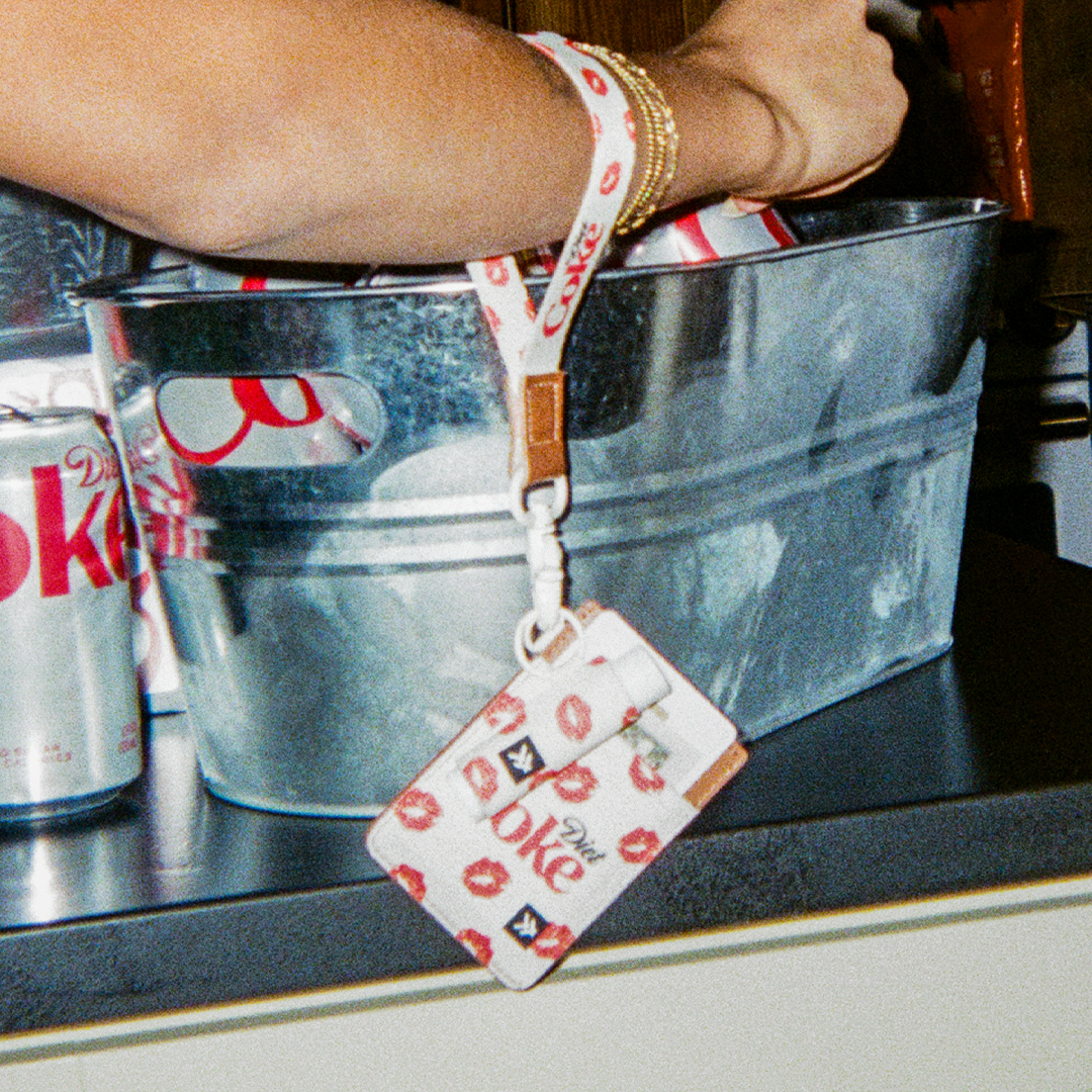 Diet Coke Kiss - Vertical Leather Wallet - Image 4