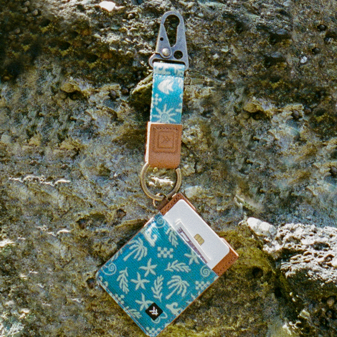 High Tide - Vertical Leather Wallet - Image 5
